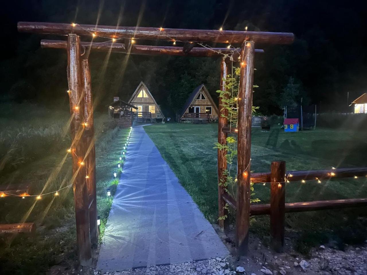 Cabanutze Satic Villa Rucăr Eksteriør billede